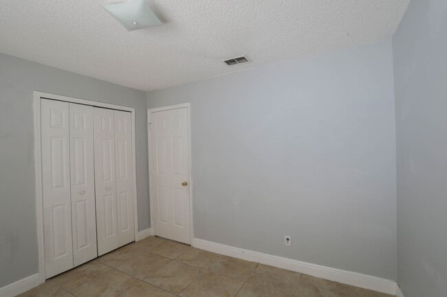 Building Photo - 647 Falling Oak Cove