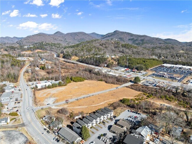 Building Photo - 35 Cottonwood St