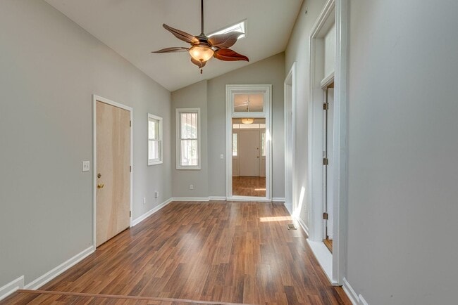 Building Photo - Charming 4-Bed Home Minutes from Downtown ...