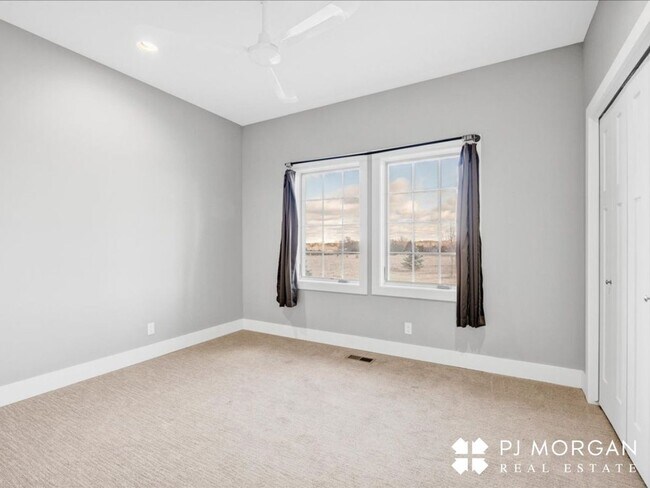 Building Photo - Tucked Away Yet Close to It All-Beautiful Elkhorn Rental has it all!