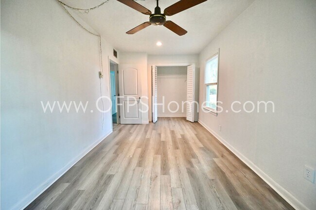 Building Photo - 305 Okaloosa Rd NE