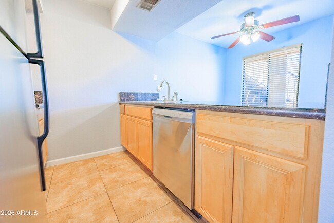 Building Photo - 1241 N 48th St
