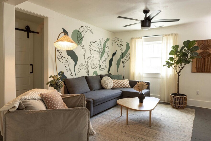 Primary Photo - 522 W Franklin St