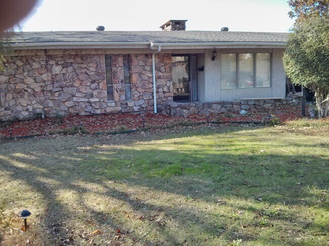 Building Photo - 5836 Alta Vista Dr