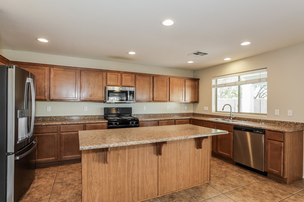 Building Photo - 960 N 168th Dr