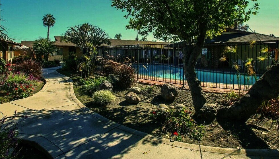 Building Photo - 4901 Heil Ave