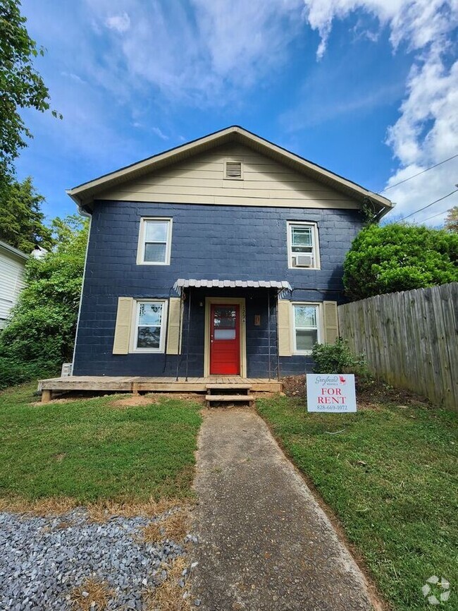 Building Photo - Asheville Duplex- Lower Level