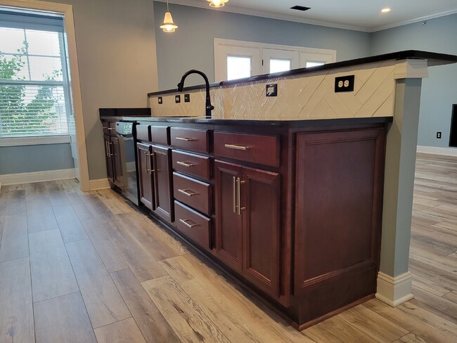 Building Photo - Germantown Gem!