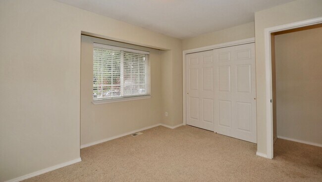 Building Photo - Best Hill Meadows Community- 3 bed 2 bath ...