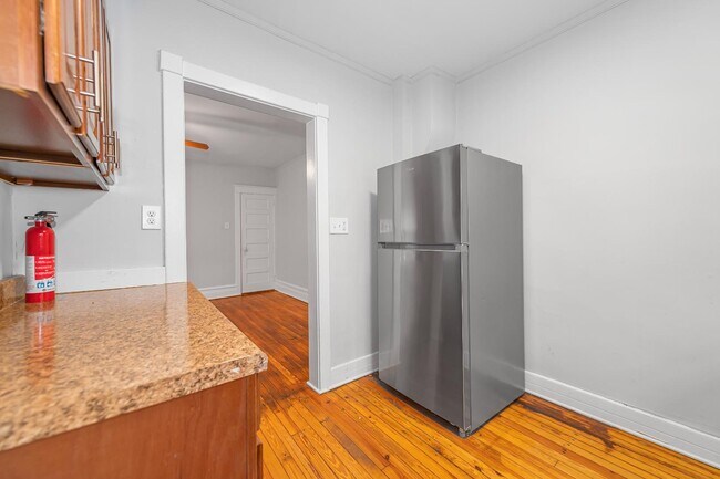 Building Photo - 378 N Evans St