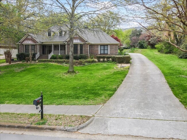 Building Photo - Stunning 3 bed 2.5 bath home in Cove Creek...
