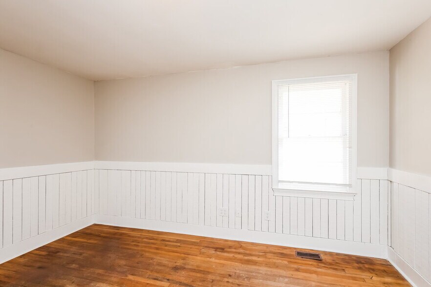 Building Photo - 3995 Sandy Hill Rd