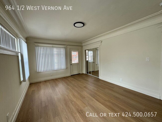 Building Photo - 964 1/2 West Vernon Ave-