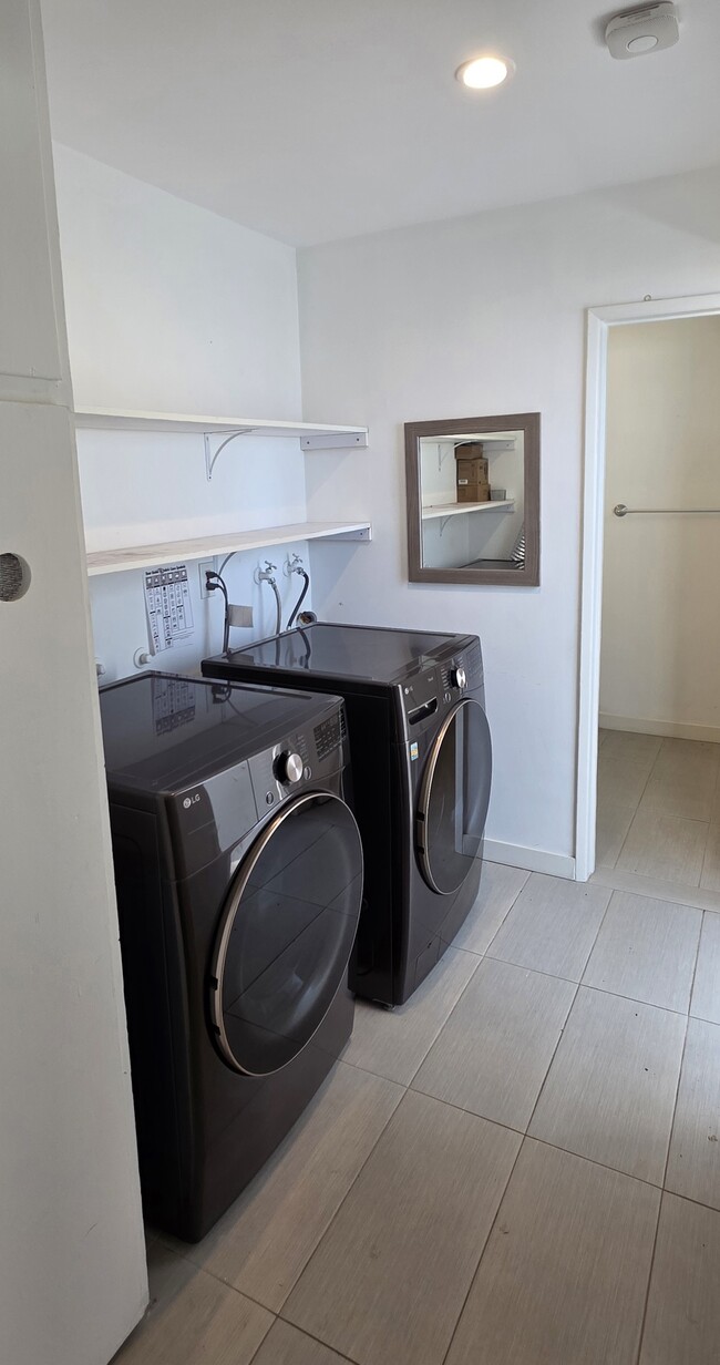 Building Photo - 340 Rennie Ave