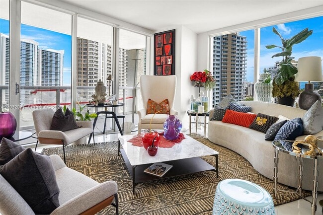 Building Photo - 495 Brickell Ave