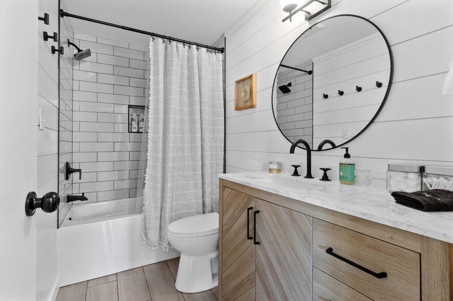 Building Photo - 1446 Pilgrim St