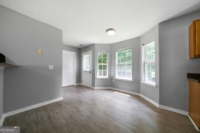 Building Photo - 761 Twin Oaks Ln