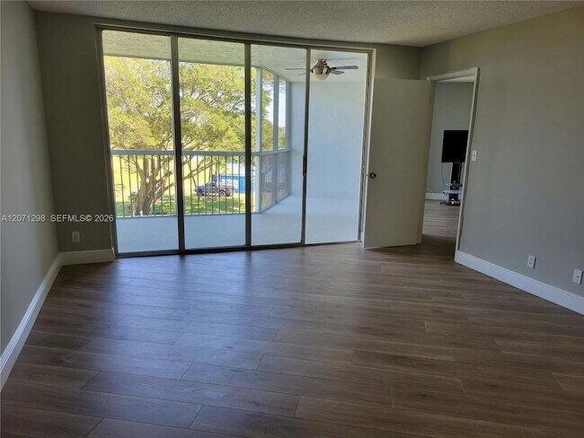 Building Photo - 3090 N Course Dr