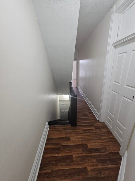 Building Photo - 132 W Douglass St