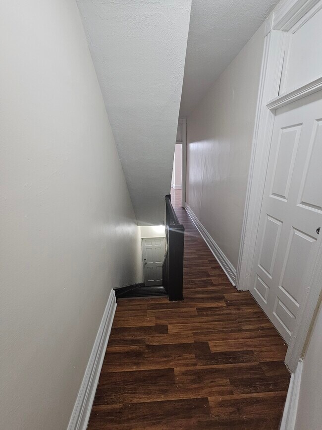 Building Photo - 132 W Douglass St