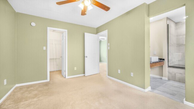 Building Photo - UPDATED 2BR/2.5 BA Condo with Garage in the Heart of Ghent