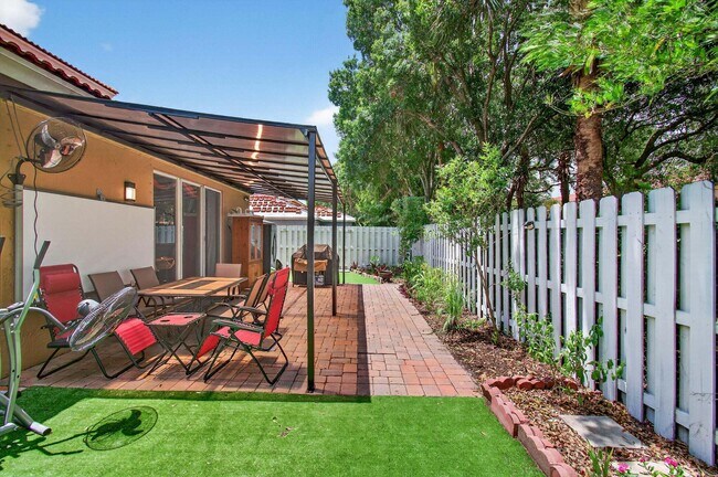 Building Photo - 5057 Sancerre Cir