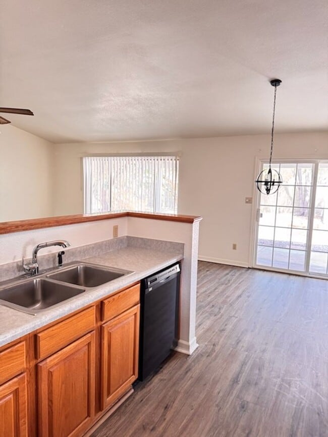 Building Photo - Charming 2 bed in Chandler