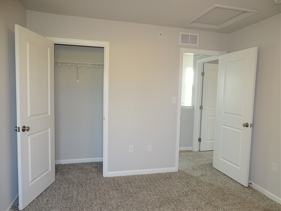 Building Photo - 26 Cobblestone Ct