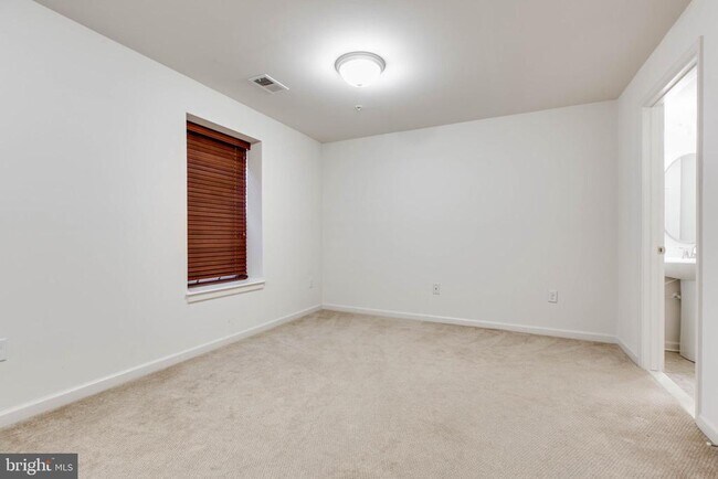 Building Photo - 6721 Caleb Dorsey Square