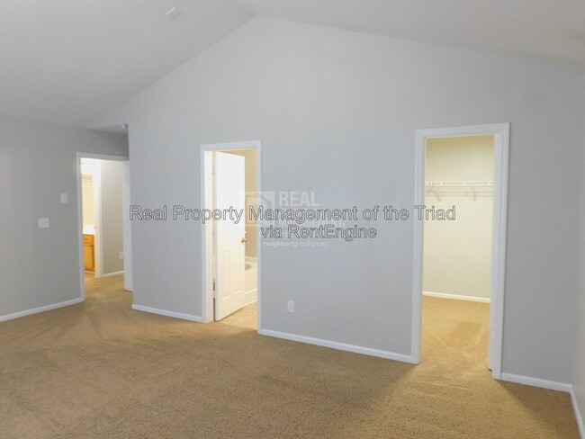 Building Photo - 8 Rockport Ct