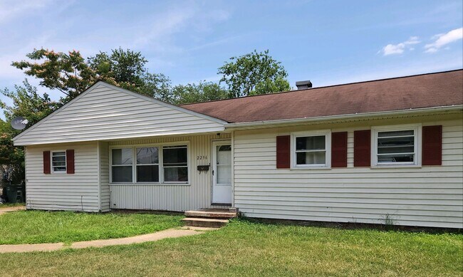 Building Photo - 2236 Corbett Ave