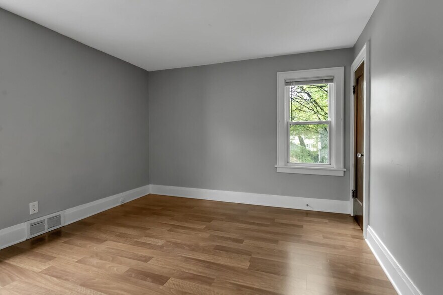 Building Photo - 272 Windermere Blvd