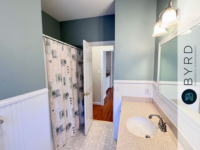 Building Photo - 423 Elm Creek Dr