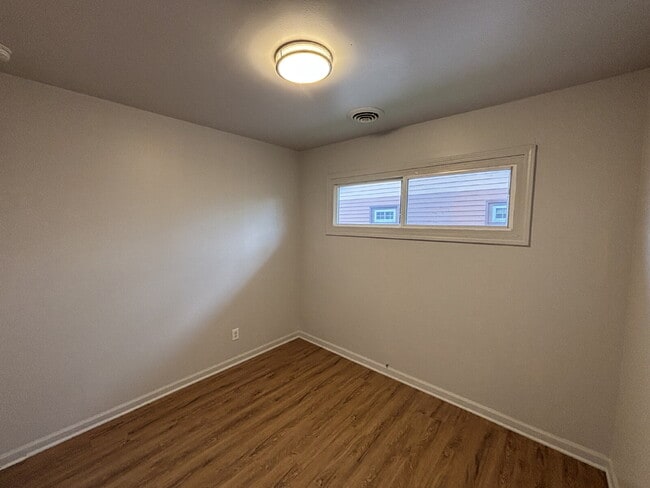 Building Photo - Spacious 3-bed home in Gary!