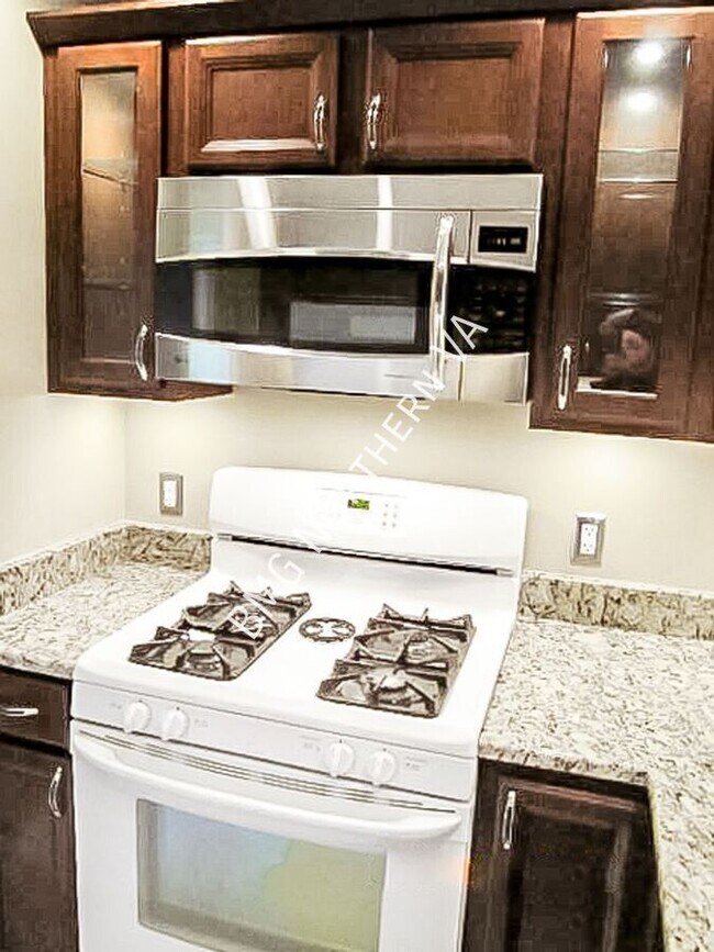 Building Photo - 3553 Martha Custis Dr