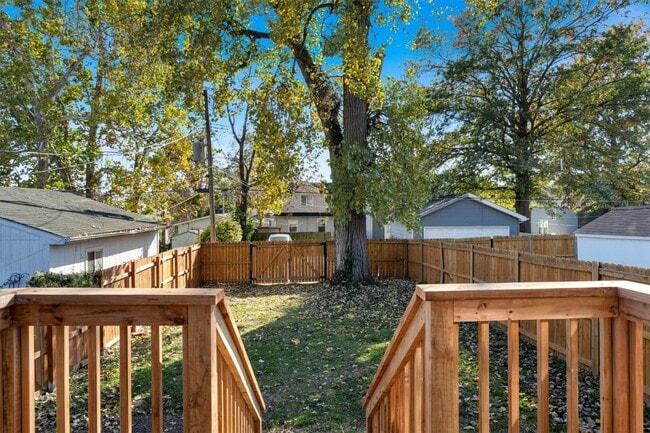 Building Photo - 6752 W Park Ave