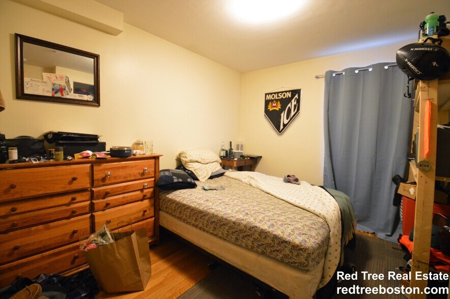 Building Photo - 34 Bentley St