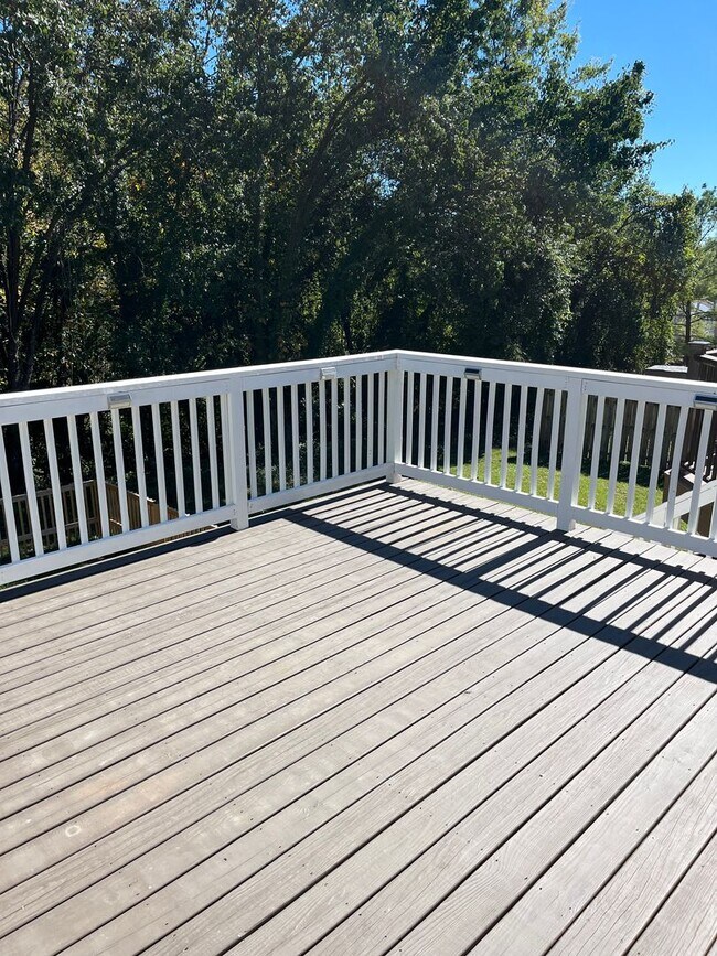 Building Photo - Beautiful 2 Bedrooms 2.5 Bathroom luxury 3 level Townhouse location in the Rockburn Commons Commu...