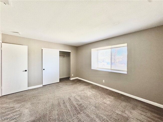 Building Photo - 5830 Deer Valley Dr