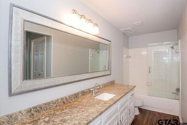 Building Photo - 5917 Hollytree Dr