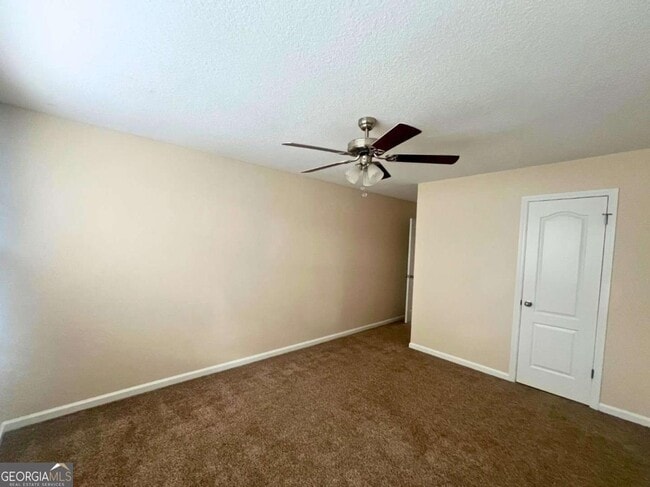 Building Photo - 303 Gary Cir