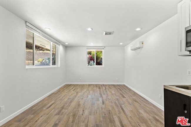 Building Photo - 10421 Beckford Ave
