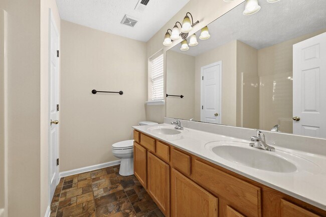 Building Photo - 3013 Redbud Ct