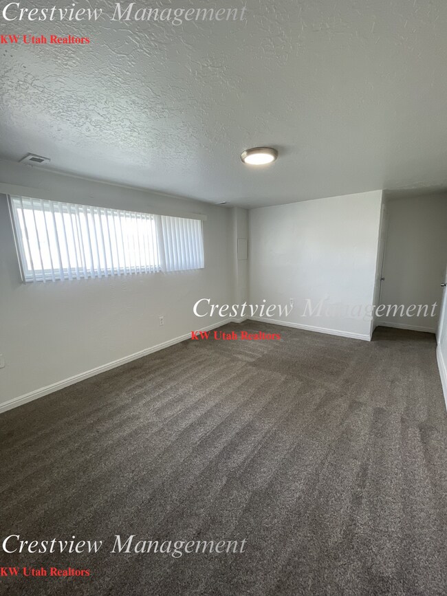 Building Photo - Spacious Home in Magna – Convenient Location!