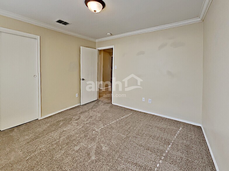 Building Photo - 24727 Maple Crest