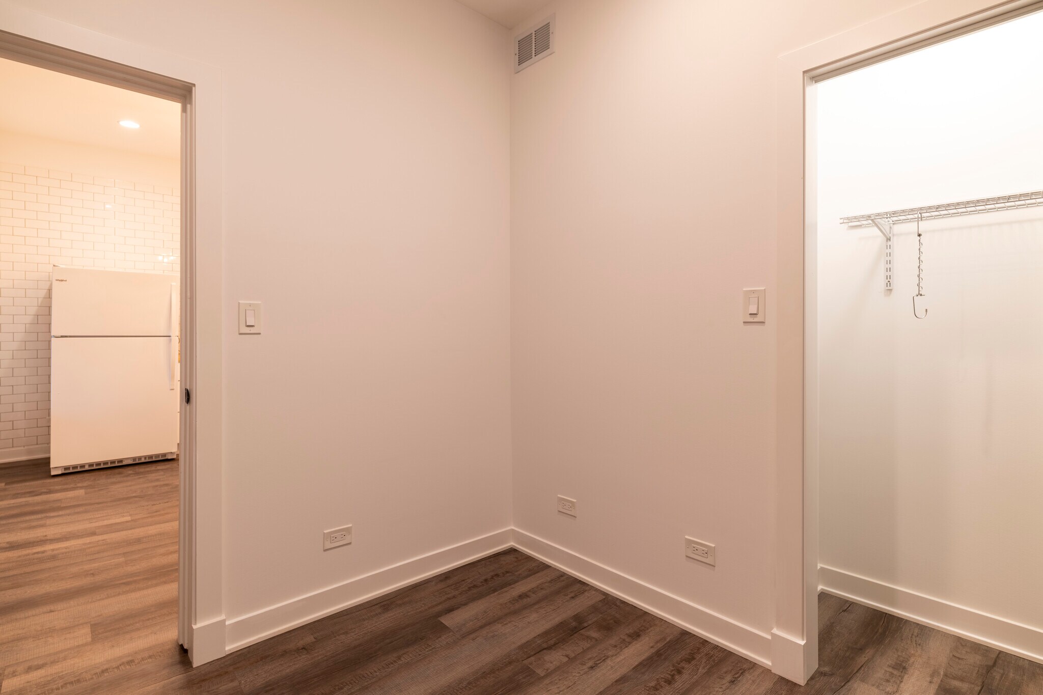 Building Photo - 905 S Miller St