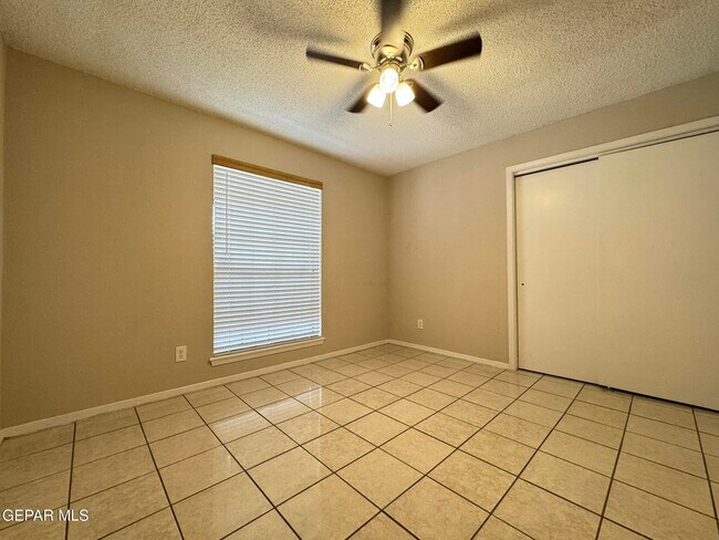 Building Photo - 701 Espolon Dr