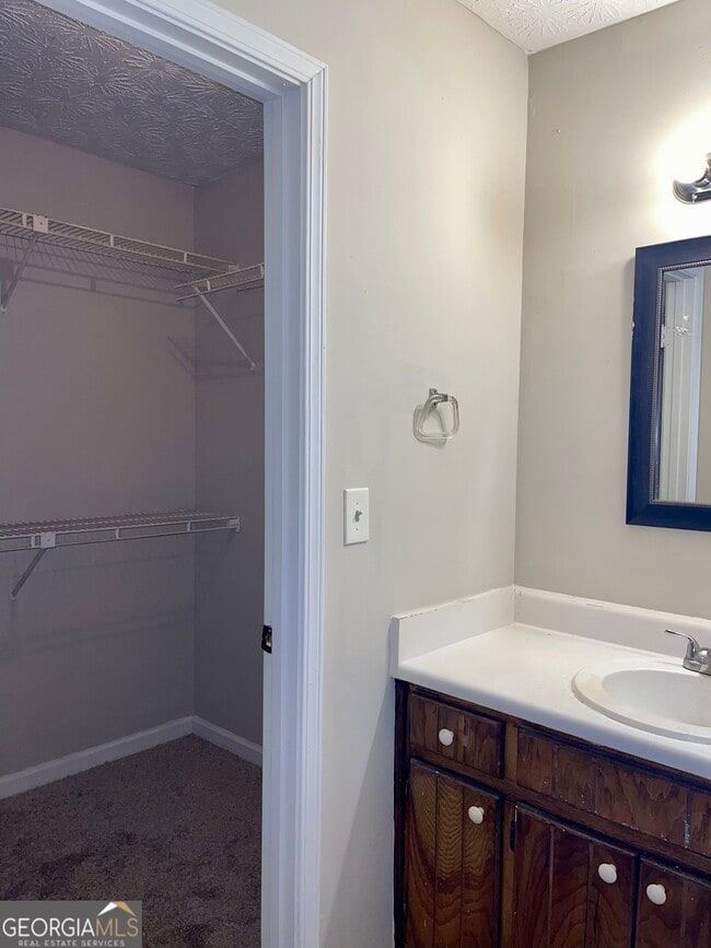 Building Photo - 5763 N Castlegate Dr