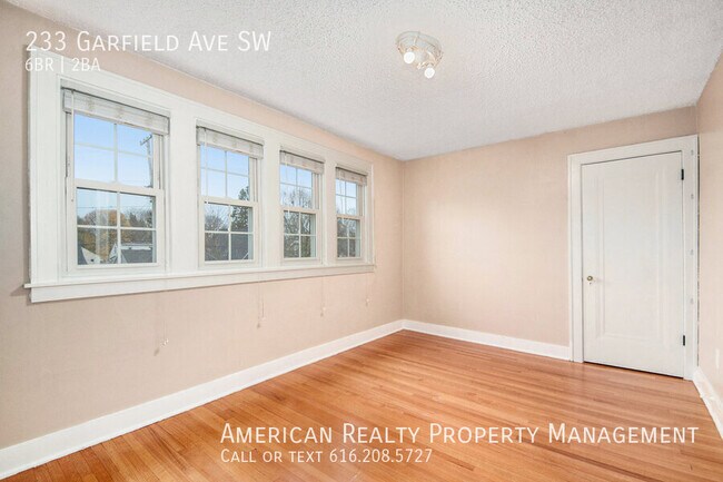 Building Photo - 233 Garfield Ave SW