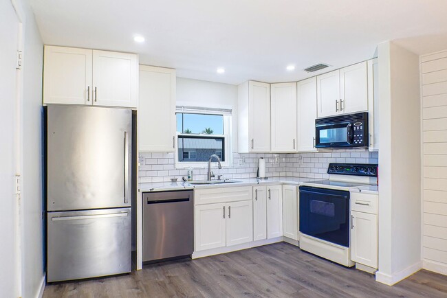 Building Photo - Fully remodeled 2-bedroom, 2-bathroom cond...